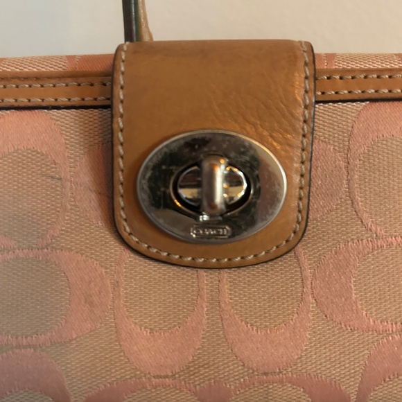 Authentic Coach Beige Signature Fabric Pink Patent Leather Turnlock Slim Wallet - Picture 2 of 5